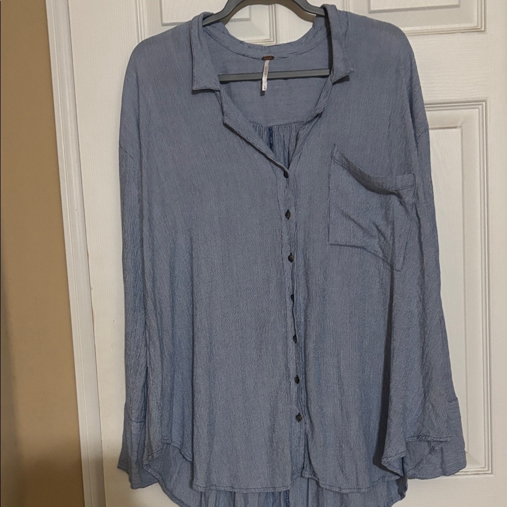 FREE PEOPLE BUTTON UP TUNIC BLOUSE 
HI-LOW RELAX FIT SIZE MEDIUM. WOMANS